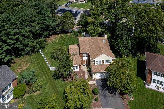 9 CHIPWOOD LN, North Brunswick, NJ 08902