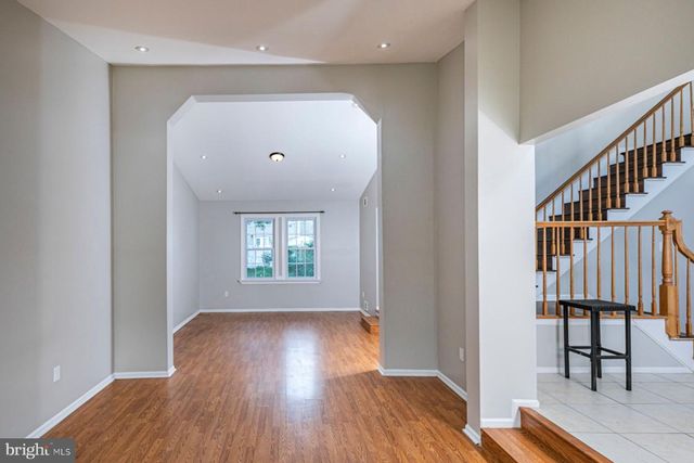 9 CHIPWOOD LN, North Brunswick, NJ 08902