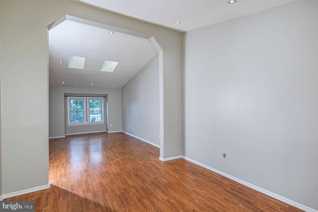 9 CHIPWOOD LN, North Brunswick, NJ 08902