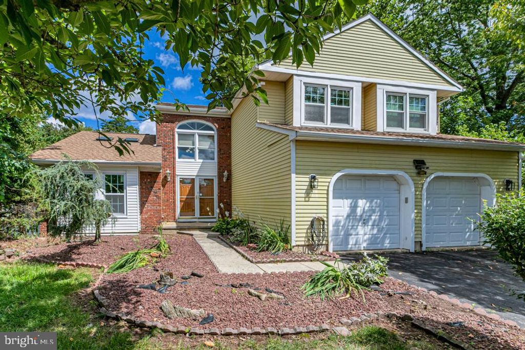 9 CHIPWOOD LN, North Brunswick, NJ 08902