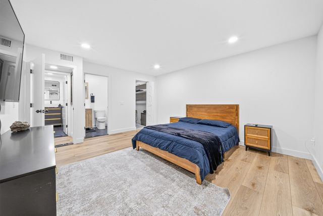 11 Shadowbrook Ln 22, Milford, MA 01757
