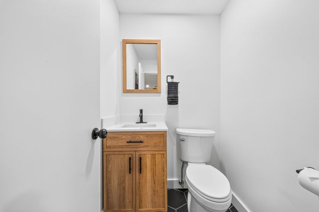 11 Shadowbrook Ln 22, Milford, MA 01757