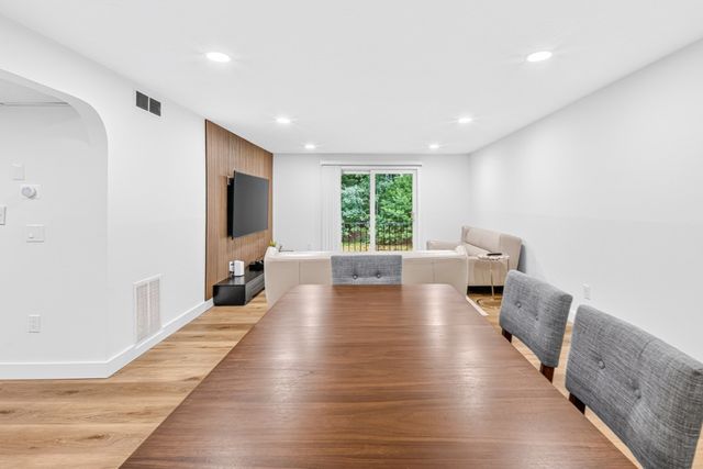 11 Shadowbrook Ln 22, Milford, MA 01757
