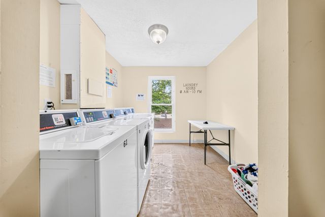 11 Shadowbrook Ln 22, Milford, MA 01757