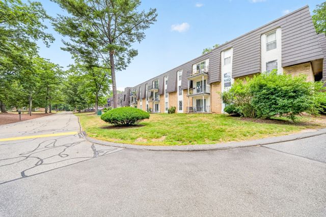 11 Shadowbrook Ln 22, Milford, MA 01757