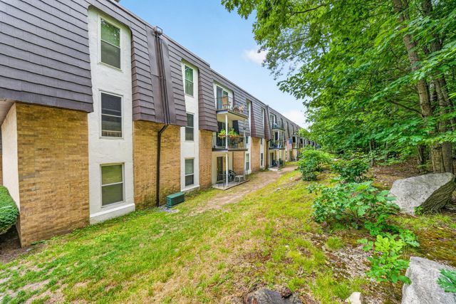 11 Shadowbrook Ln 22, Milford, MA 01757