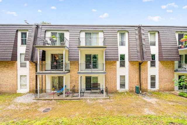 11 Shadowbrook Ln 22, Milford, MA 01757