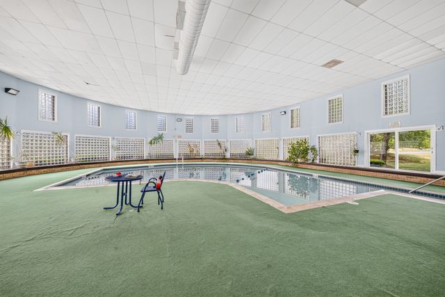 11 Shadowbrook Ln 22, Milford, MA 01757