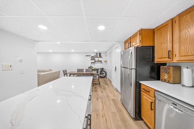 11 Shadowbrook Ln 22, Milford, MA 01757
