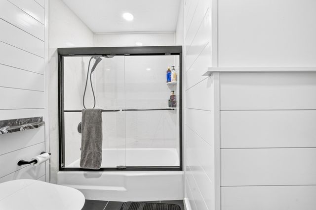 11 Shadowbrook Ln 22, Milford, MA 01757