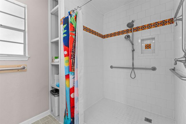 102 N Austin ST, Buda, TX 78610