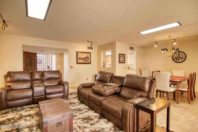 10075 N Oro Place, Oro Valley, AZ 85737