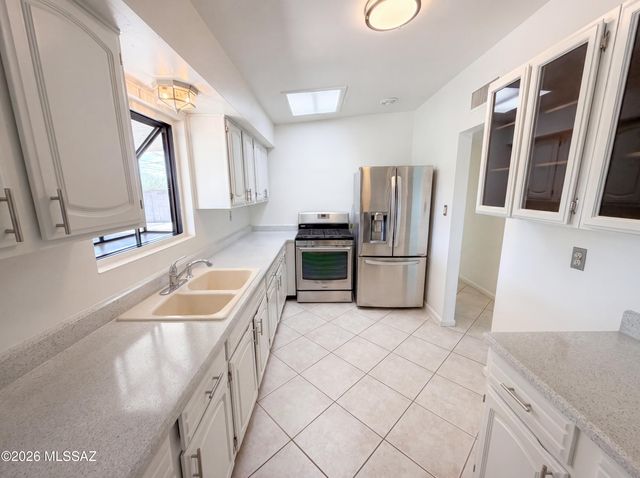 650 S Kenyon Drive, Tucson, AZ 85710