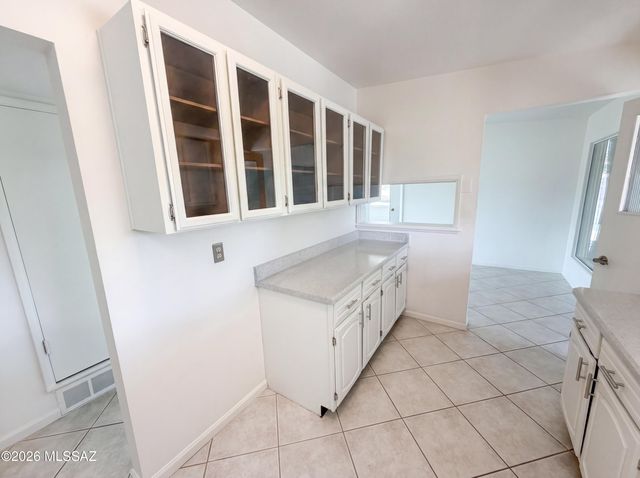 650 S Kenyon Drive, Tucson, AZ 85710