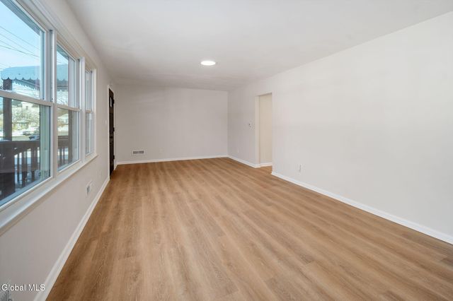 152 Chiswell Road, Schenectady, NY 12304