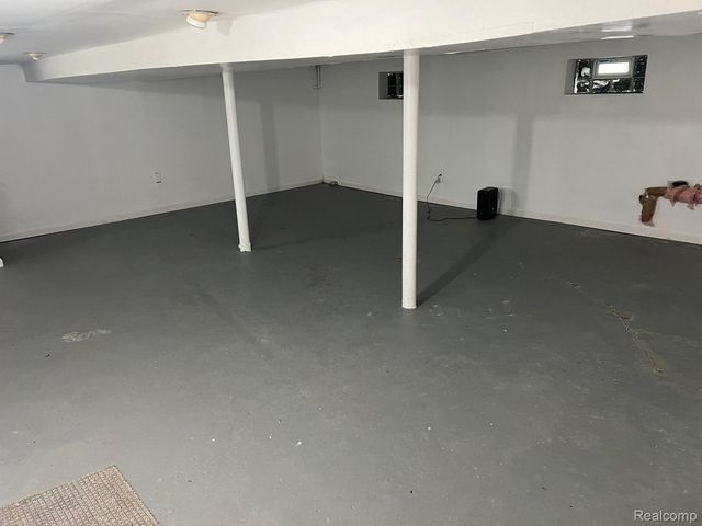 24067 SARGENT Avenue, Southfield, MI 48033