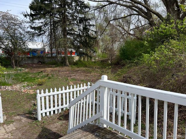 24067 SARGENT Avenue, Southfield, MI 48033