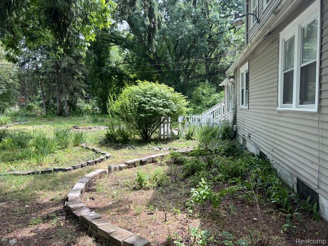 24067 SARGENT Avenue, Southfield, MI 48033