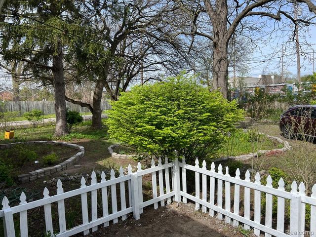 24067 SARGENT Avenue, Southfield, MI 48033