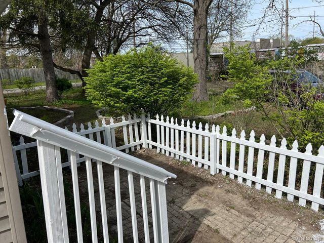 24067 SARGENT Avenue, Southfield, MI 48033