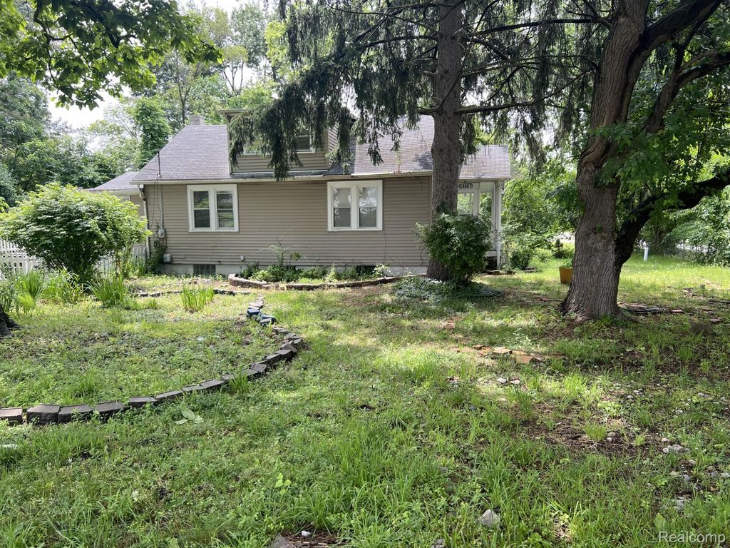 24067 SARGENT Avenue, Southfield, MI 48033