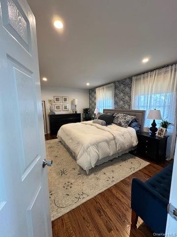 48 N Columbine Avenue, Hampton Bays, NY 11946