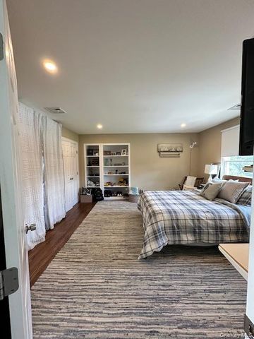 48 N Columbine Avenue, Hampton Bays, NY 11946