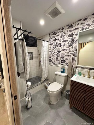 48 N Columbine Avenue, Hampton Bays, NY 11946