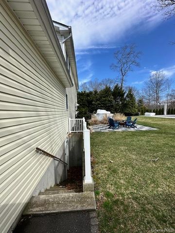 48 N Columbine Avenue, Hampton Bays, NY 11946