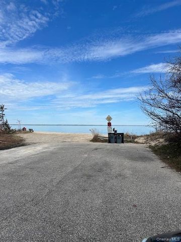 48 N Columbine Avenue, Hampton Bays, NY 11946