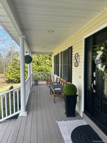 48 N Columbine Avenue, Hampton Bays, NY 11946