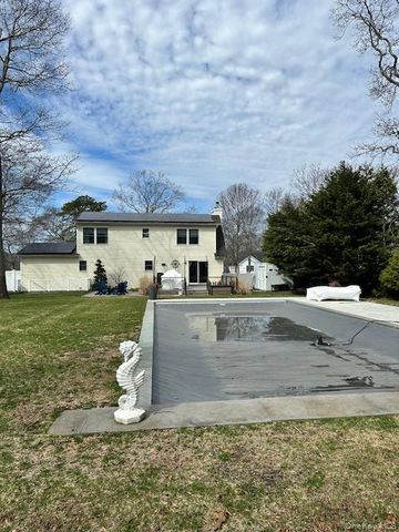 48 N Columbine Avenue, Hampton Bays, NY 11946