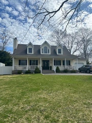 48 N Columbine Avenue, Hampton Bays, NY 11946