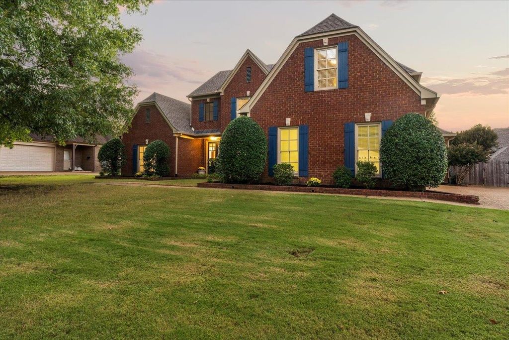 1533 E INDIAN WELLS DR, Collierville, TN 38017