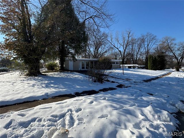 8330 Red Fir Drive, Berkeley, MO 63134