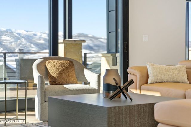 1105 E Longview Dr, Hideout, UT 84036