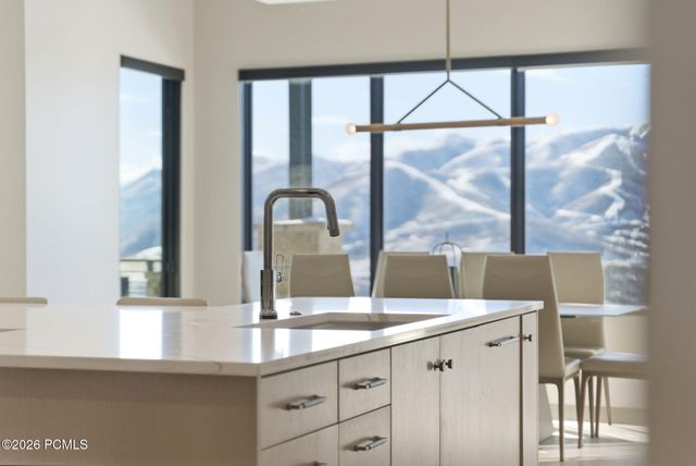 1105 E Longview Dr, Hideout, UT 84036