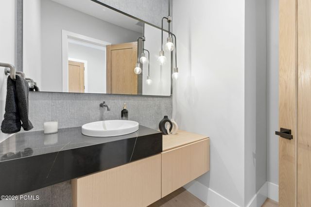 1105 E Longview Dr, Hideout, UT 84036