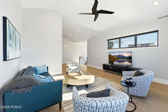 1105 E Longview Dr, Hideout, UT 84036