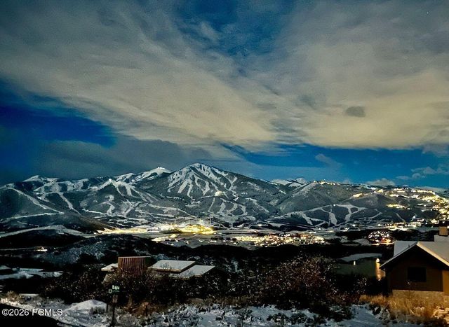 1105 E Longview Dr, Hideout, UT 84036