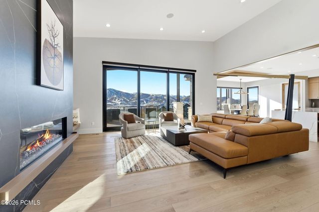 1105 E Longview Dr, Hideout, UT 84036