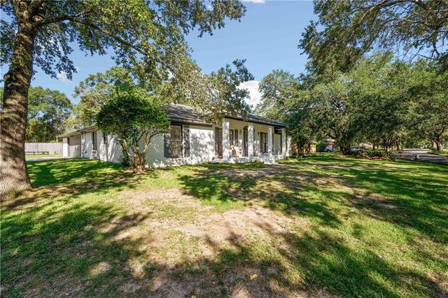 424 Hounds Run W, Mobile, AL 36608