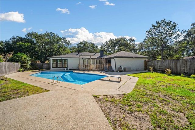 424 Hounds Run W, Mobile, AL 36608