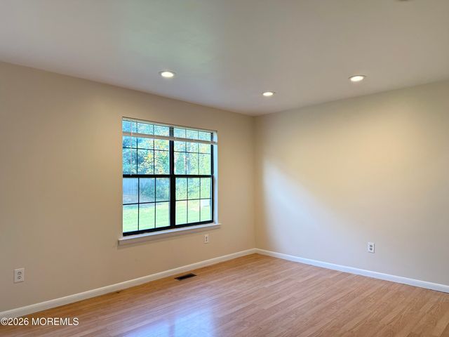 18 Dogwood Drive, Edison, NJ 08820