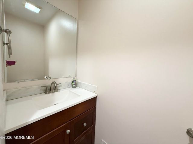 18 Dogwood Drive, Edison, NJ 08820