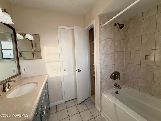 18 Dogwood Drive, Edison, NJ 08820