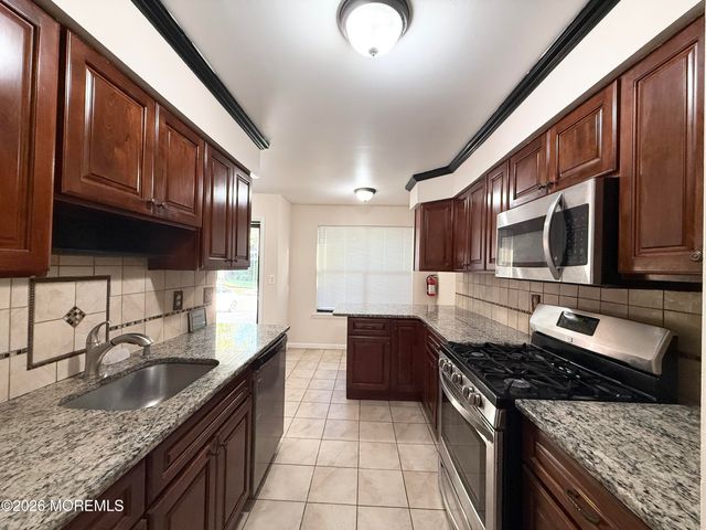 18 Dogwood Drive, Edison, NJ 08820