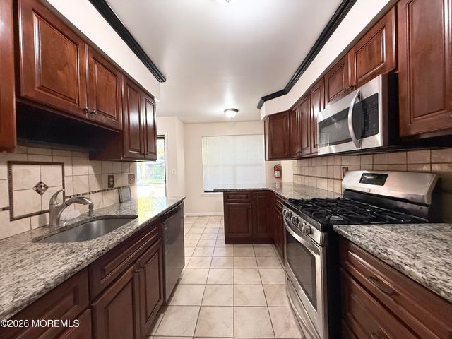 18 Dogwood Drive, Edison, NJ 08820