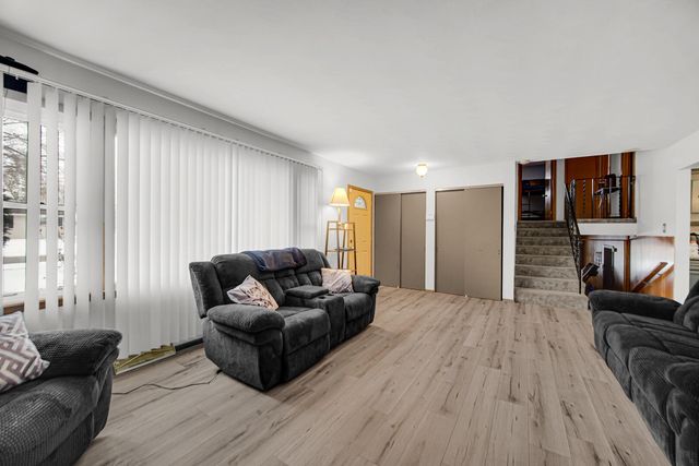 2812 W 60th Drive, Merrillville, IN 46410