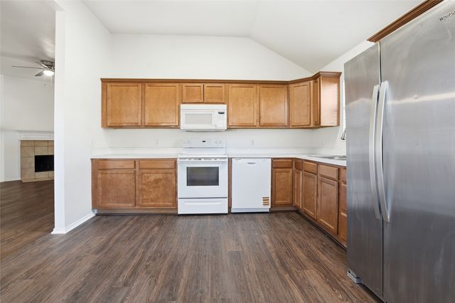 340 Creekside Way, Waxahachie, TX 75165